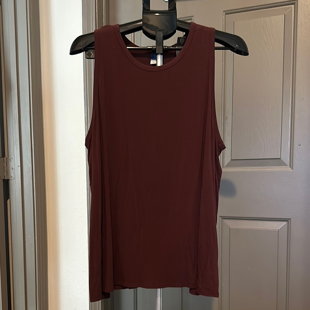 Women's Sleeveless Burgundy Top